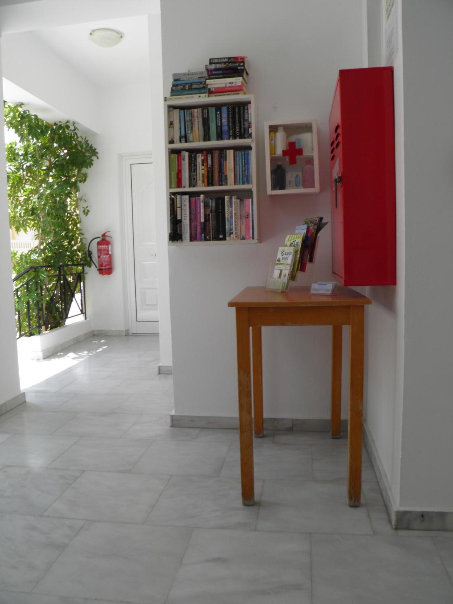 Christi Apartments Kalyves Esterno foto
