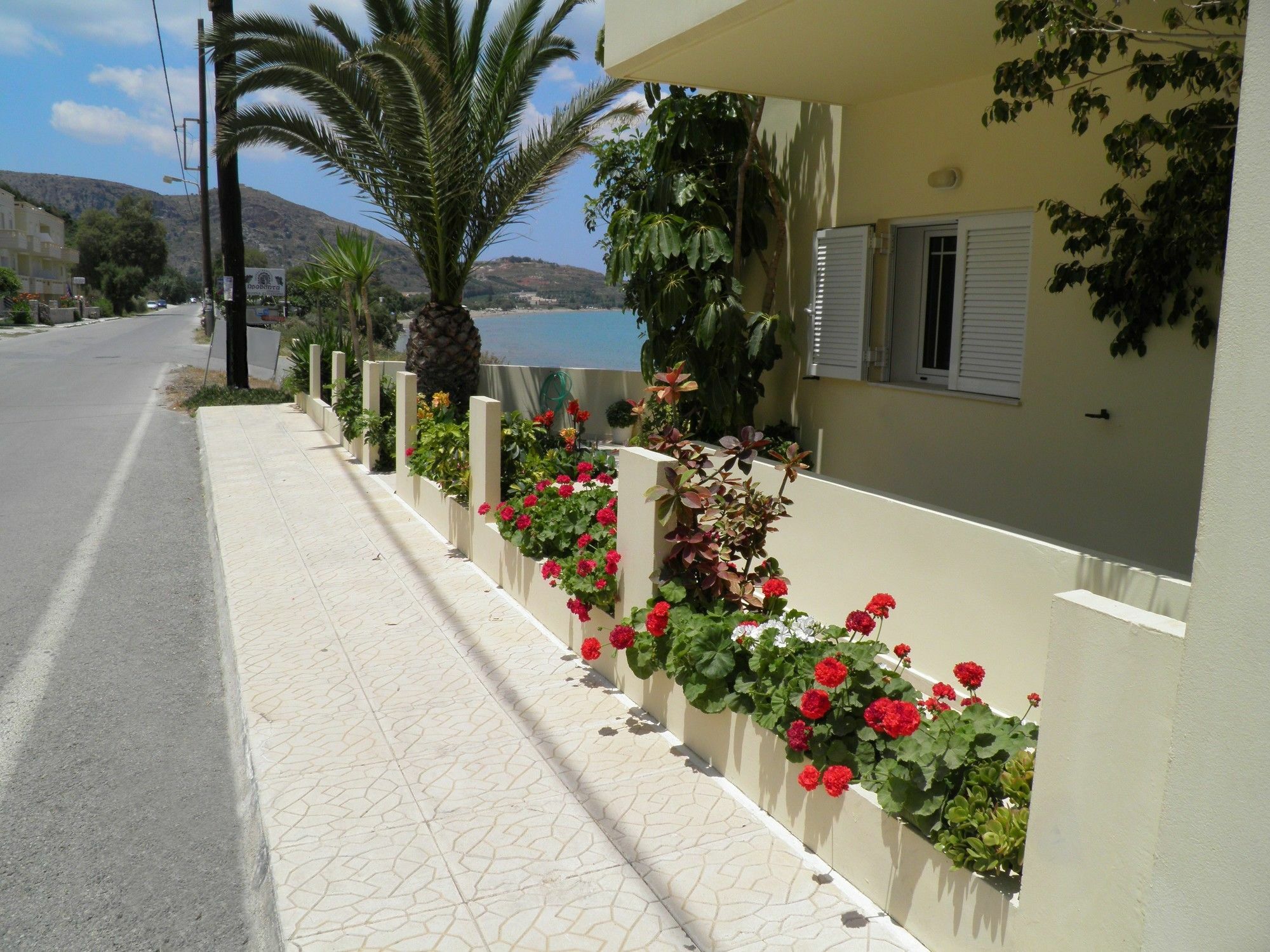 Christi Apartments Kalyves Esterno foto